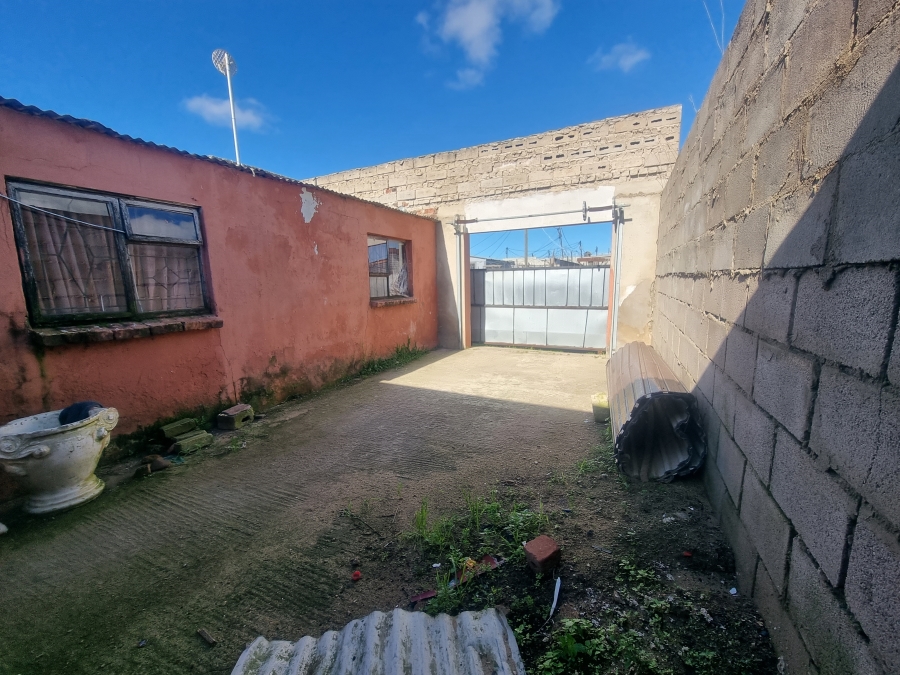 4 Bedroom Property for Sale in Kwanonqaba Western Cape